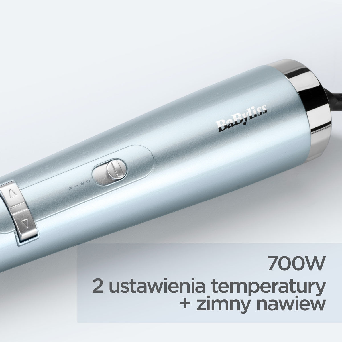 700W. 2 ustawienia temperatury + zimny nawiew 